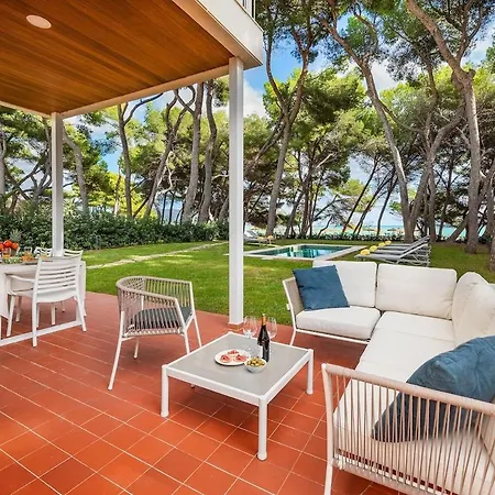 Villamar - Stunning Beachfront With Private Pool Holiday home *